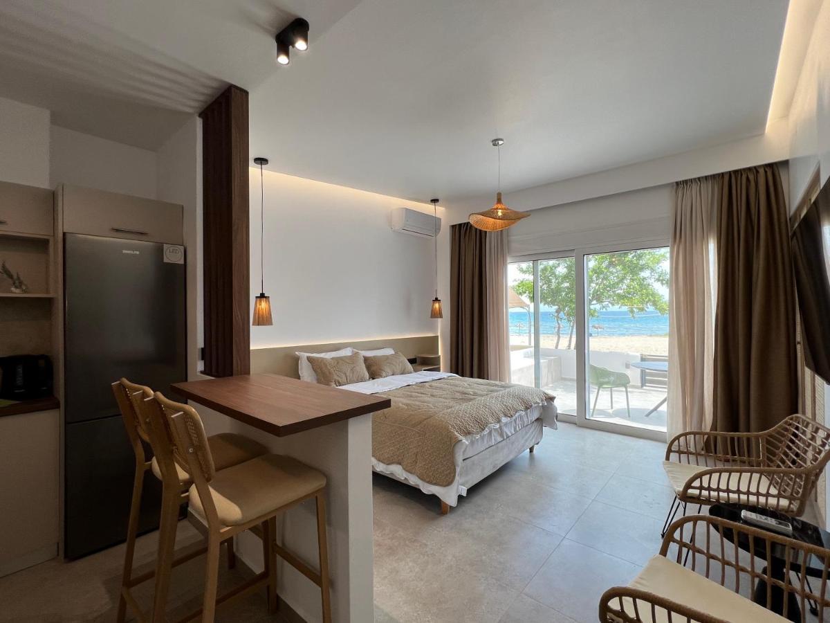 Penthouse & Apartments By The Sea Airport Airstay Αρτέμιδα Εξωτερικό φωτογραφία